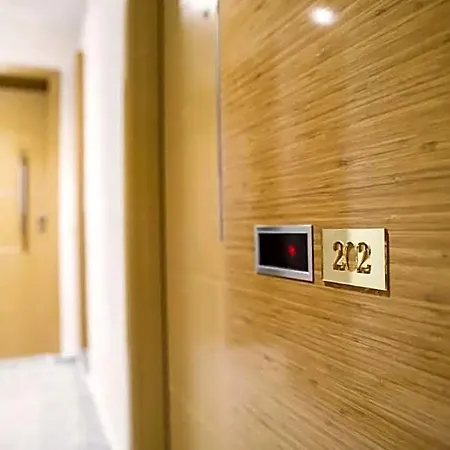 Smyrna Homes & Suits Ξενοδοχείο 3*